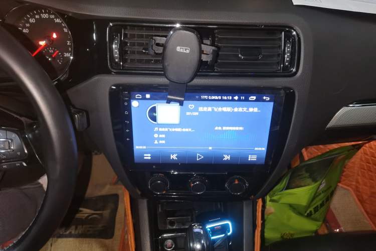 Used Volkswagen Sagitar 2017 230TSI Automatic Comfort Version Audio And AC Panel