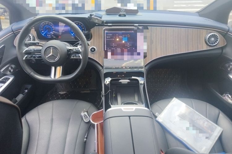 Used Mercedes-Benz EQE 2022 350 Luxury Edition Center Console