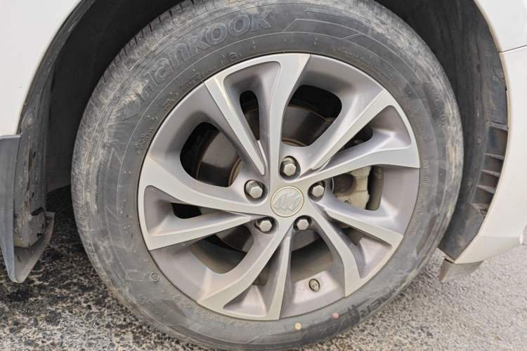 Used Buick Verano 2023 Pro Enjoyment Edition Right Front Wheel Hub