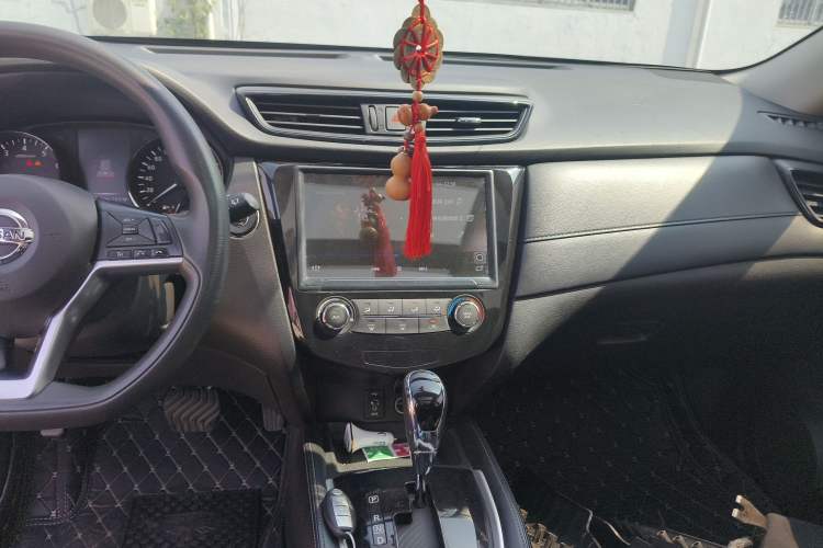 Used Nissan X-Trail 2017 2.0L CVT Comfort Edition 2WD Audio And AC Panel