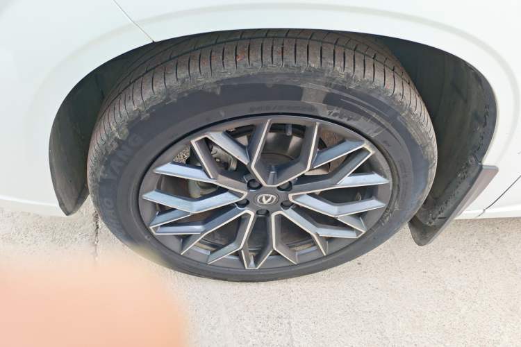 Used CHANGAN UNI-Z New Energy 2024 Blue Whale Smart Electric iDD 125km Beyond Edition Exterior 4