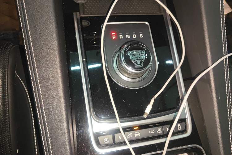 Used Jaguar F-PACE 2018 3.0 SC Four-Wheel Drive R-Sport Sport Edition Gear Lever