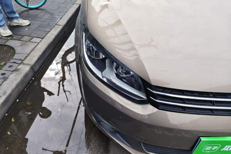 Used Volkswagen Touran 2015 1.4T DSG Comfort Edition 5 Seats Right Front Headlight