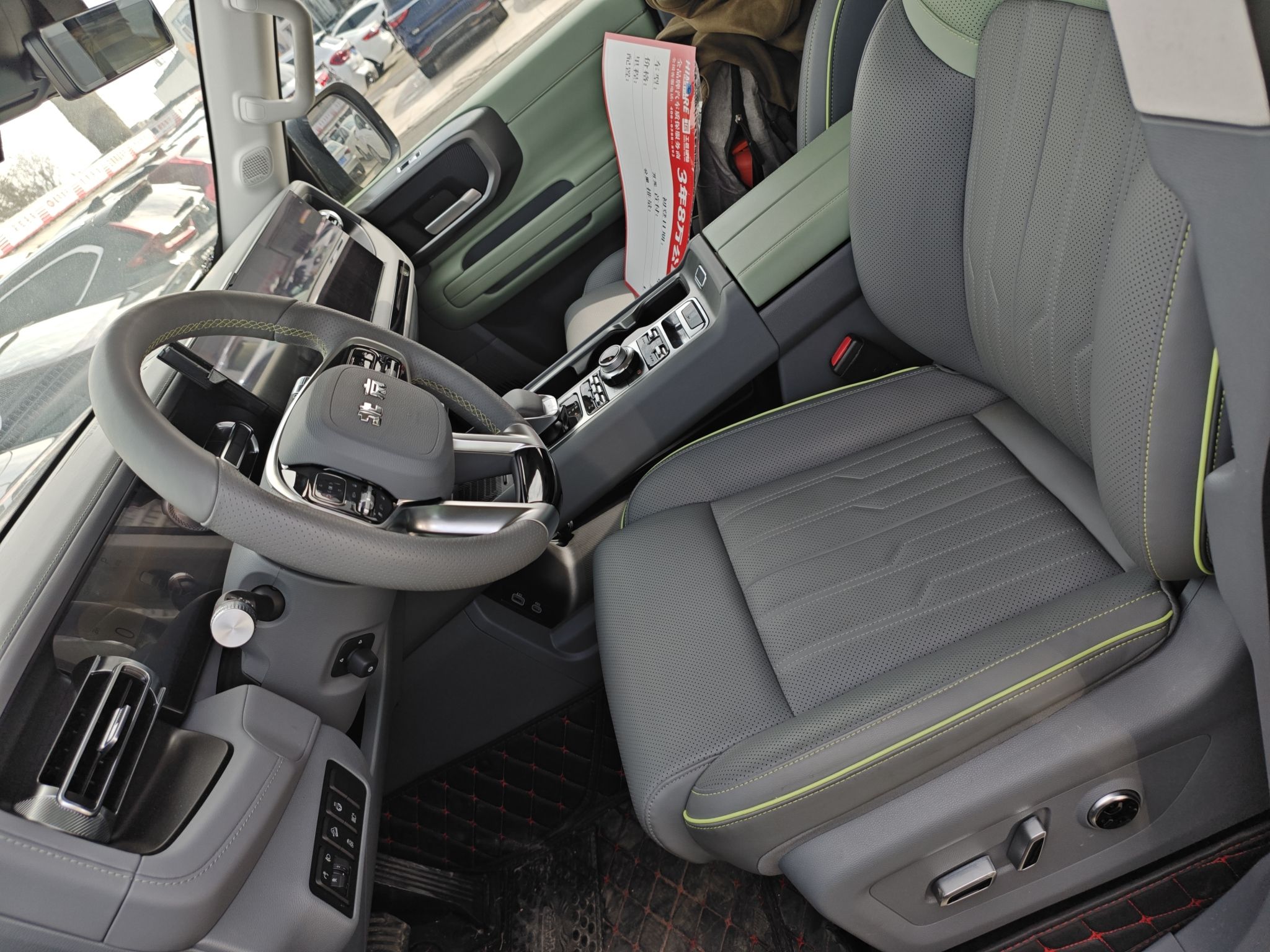 المقاعد الأمامية داخل السيارة