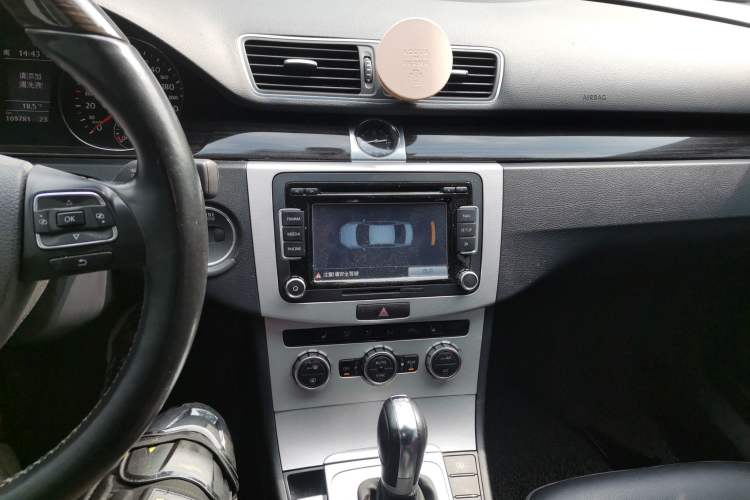 Used Volkswagen Magotan 2013 2.0 TSI Prestige Model Audio And AC Panel