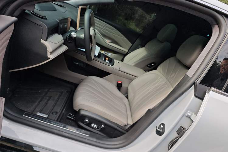 Used Geely Galaxy 8 2025 130km EM-i Flagship Edition
