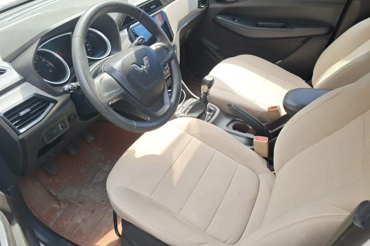 Used Wuling Hongguang 2019 1.5L S Standard Version China VI LAR