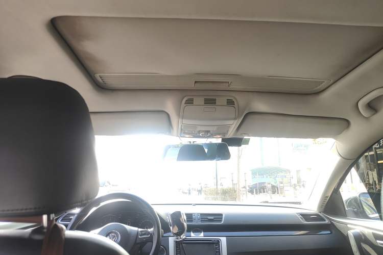 Used Volkswagen Magotan 2012 Revised 1.8TSI Luxury Version Headliner