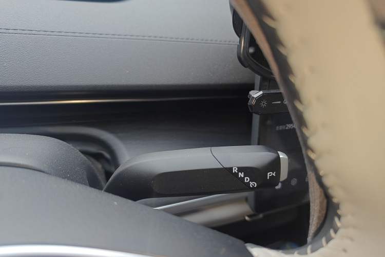 Used CHANGAN NEVO A07 2025 All-Electric "True Fragrance" Edition 710-Mile Long-Range Version Gear Lever