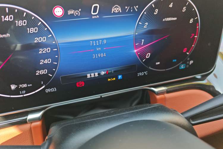 Used Mercedes-Benz Maybach S-Class 2023 S 480 4MATIC Odometer Close Up