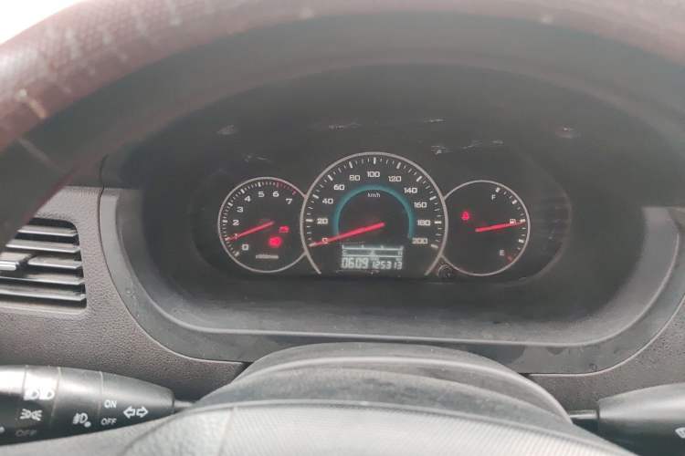 Used Wuling Rongguang V 2015 1.5L Base Version Instrument Cluster