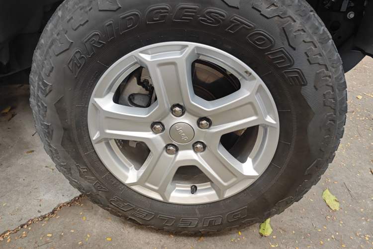 Used Jeep Wrangler 2019 2.0T Sahara Four-Door Version China VI Emission Standard
