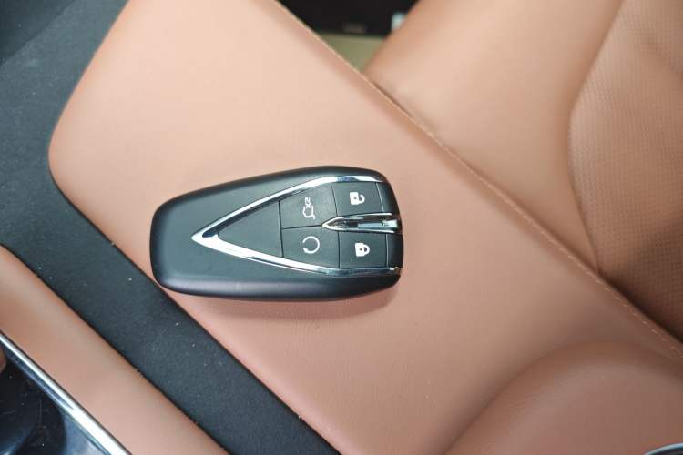 Used CHANGAN UNI-Z New Energy 2025 Model, Smart New Blue Whale 125km Battleship+ Version Vehicle Key