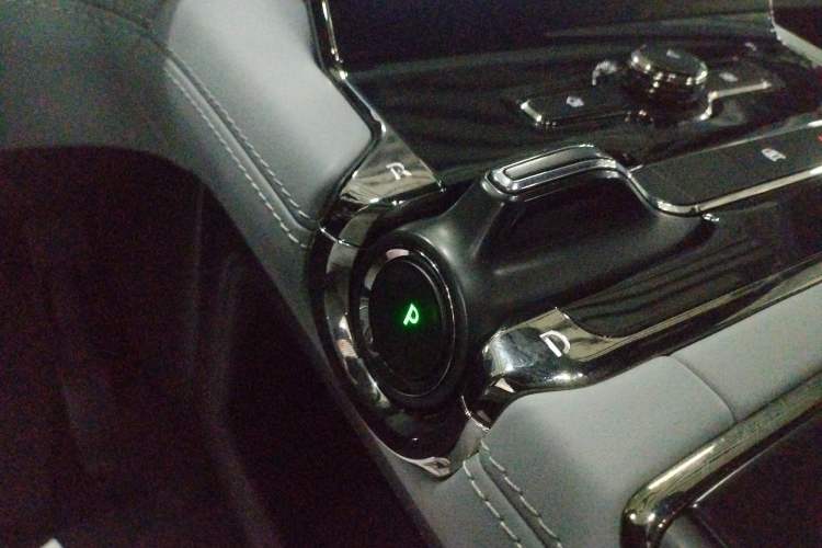 Used Nio ES8 2020 580 km Range Signature Edition Six-Seater Version Gear Lever