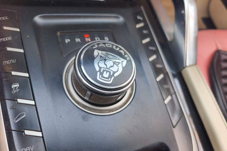 Used Zotye T700 2017 1.8T Dual-Clutch Luxury Model Gear Lever