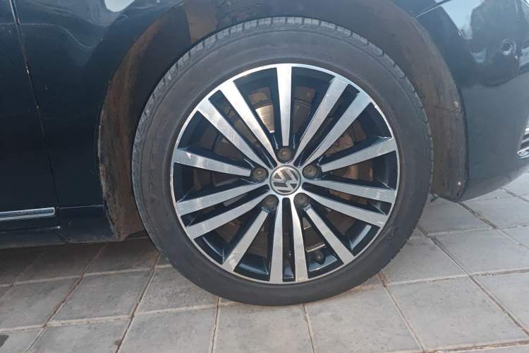Used Volkswagen Magotan 2013 3.0 FSI Flagship Model Right Front Wheel Hub