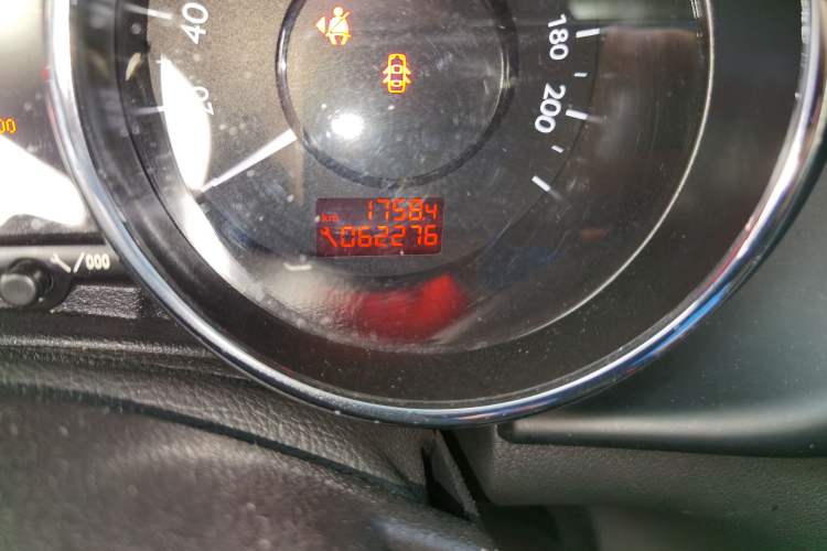 Used Peugeot 3008 2015 2.0L Automatic Trend Edition Odometer Close Up