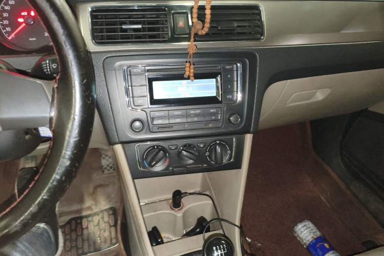 Used Volkswagen Santana 2015 1.4L Manual Comfort Edition
