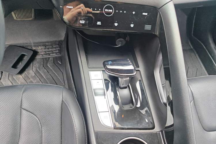 Used Hyundai Elantra 2022 1.5L CVT GLX Elite Edition Gear Lever