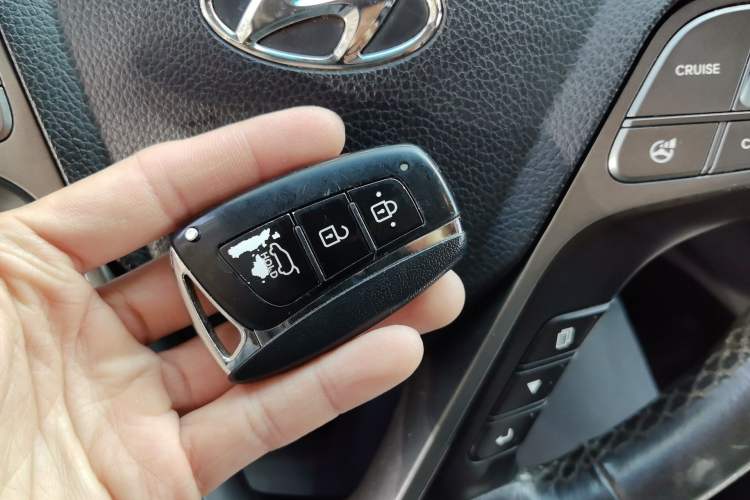 Used Hyundai Santa Fe 2013 2.4L Automatic Two-Wheel Drive Smart Version