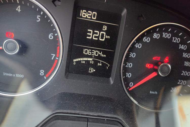 Used Volkswagen Lavida 2013 Restyled Classic 1.6L Manual Comfort Edition Odometer Close Up