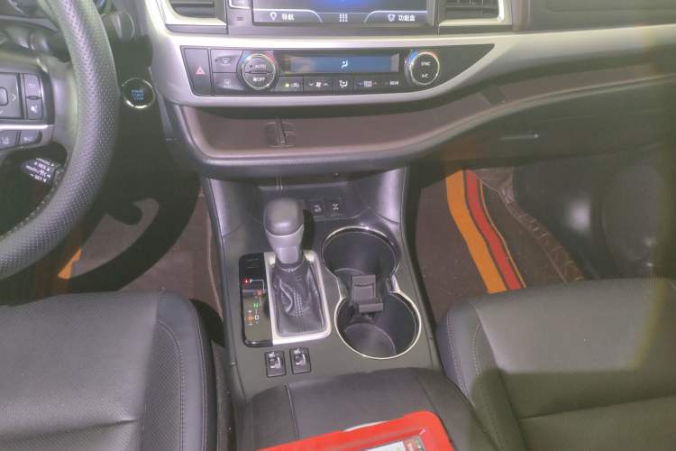 Used Toyota Highlander 2018 2.0T Four-Wheel Drive Luxury Version 7 Seats China VI Standard
