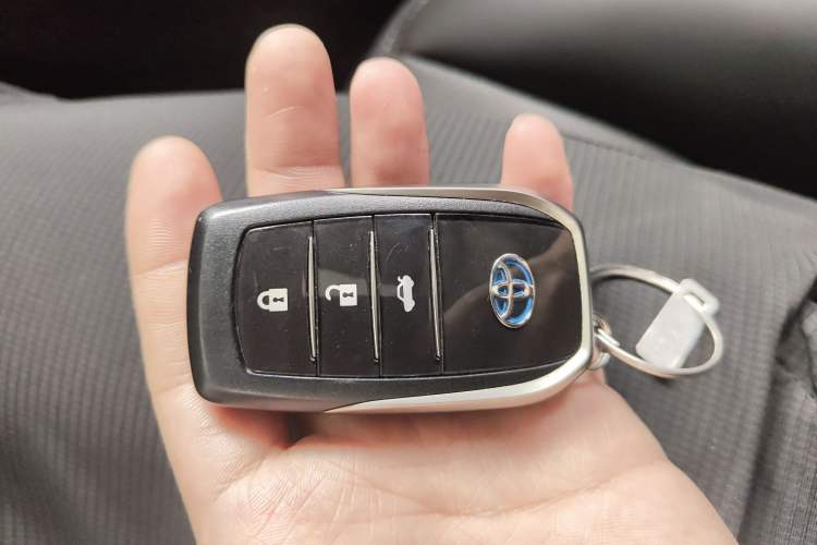 Used Toyota Levin 2016 Dual-Engine 1.8H GS E-CVT Elite Model with Sunroof Vehicle Key