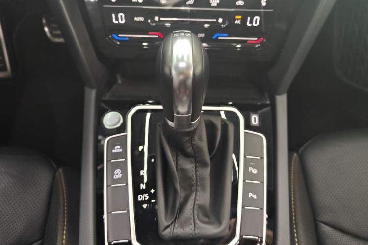 Used Volkswagen FAW-Volkswagen CC 2021 380TSI Striking Edition Gear Lever