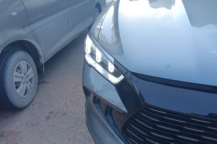 Used BYD Song Pro New Energy 2023 Champion Edition DM-i 71KM Beyond Model Right Front Headlight