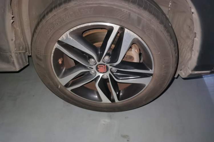 Used BYD Tang New Energy 2015 2.0T Four-Wheel-Drive Flagship Model Right Front Wheel Hub