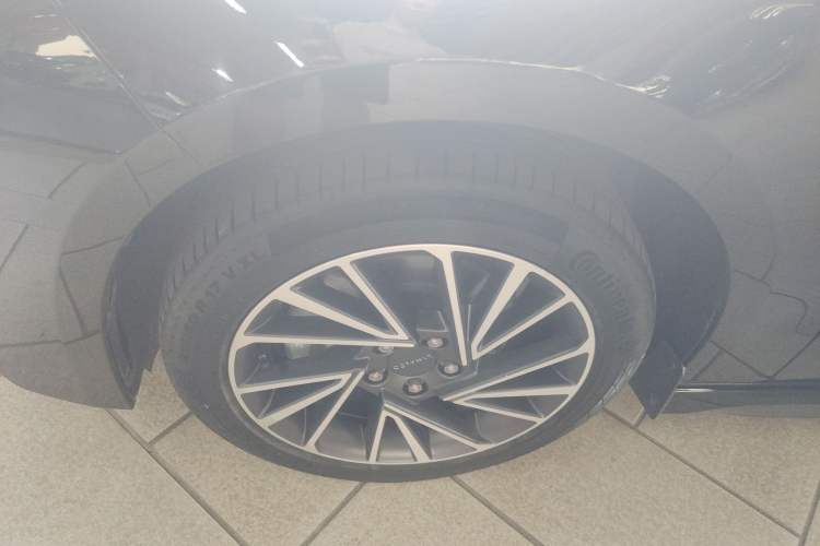 Used Lynk & Co 03 2021 1.5TD DCT JingPlus Left Front Wheel Hub