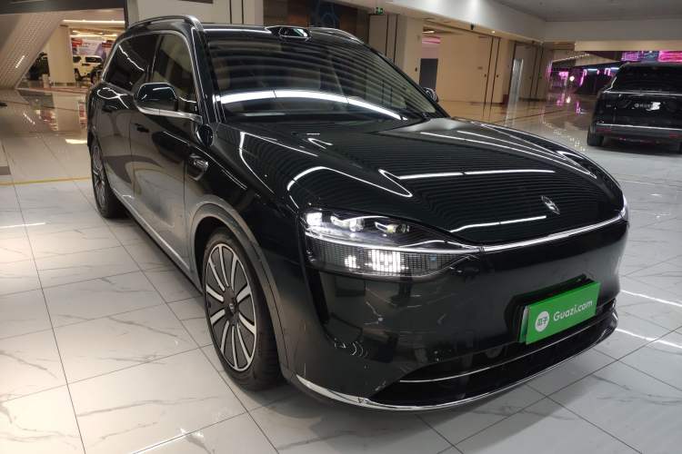 Used Hima AITO M9 2025 Extended-Range Ultra Version 52 kWh 6-Seater Front Right 45 Deg