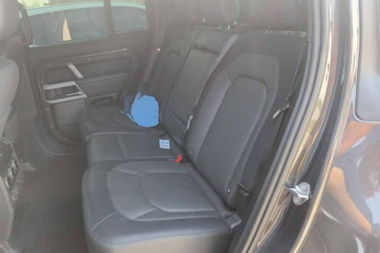 Used Land Rover Defender 2023 Facelift 110 3.0T P400 X-DYNAMIC HSE Left Rear Seat