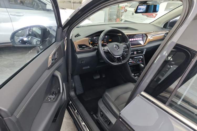 Used Volkswagen Tharu 2022 280TSI Two-Wheel-Drive Luxury Edition
