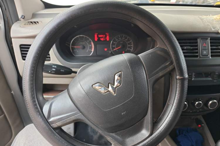 Used Wuling Rongguang V 2018 1.5L Practical Version Steering Wheel