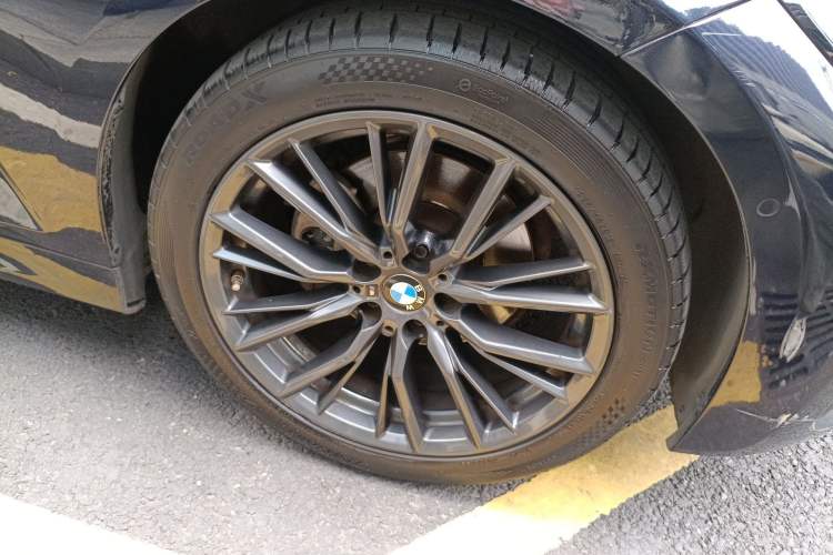 Used BMW 3 Series 2020 325i M Sport Night Edition package Right Front Wheel Hub