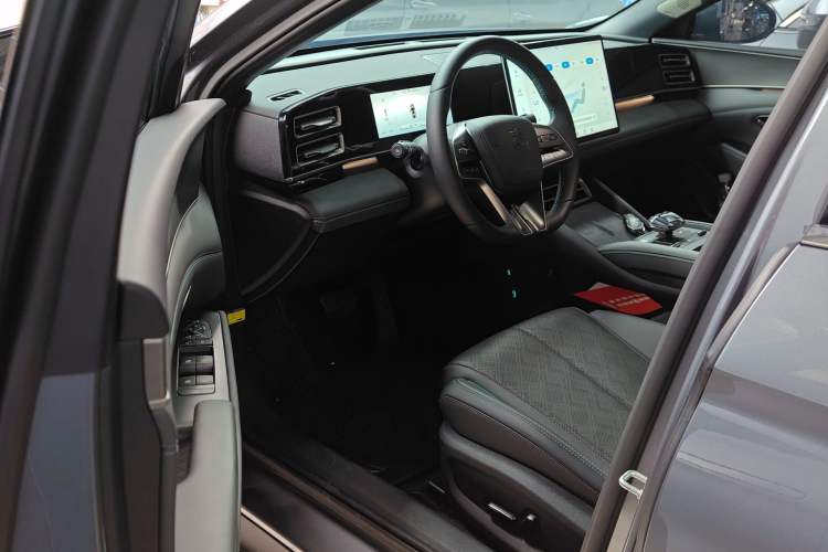 Used BYD Qin L 2024 DM-i 120KM Excellence Model Driver Seat