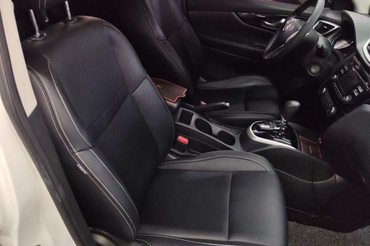 Used Nissan Qashqai 2016 2.0L CVT Elite Edition Right Front Seat