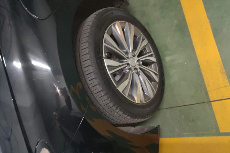 Used Hongqi E-QM5 2022 431 km Charge & Enjoy Edition
