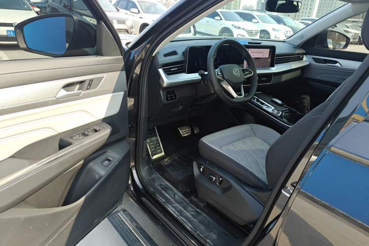 Used Volkswagen Tavendor 2024 Facelifted 380TSI All-Wheel Drive R-Line Cruise Premium Edition