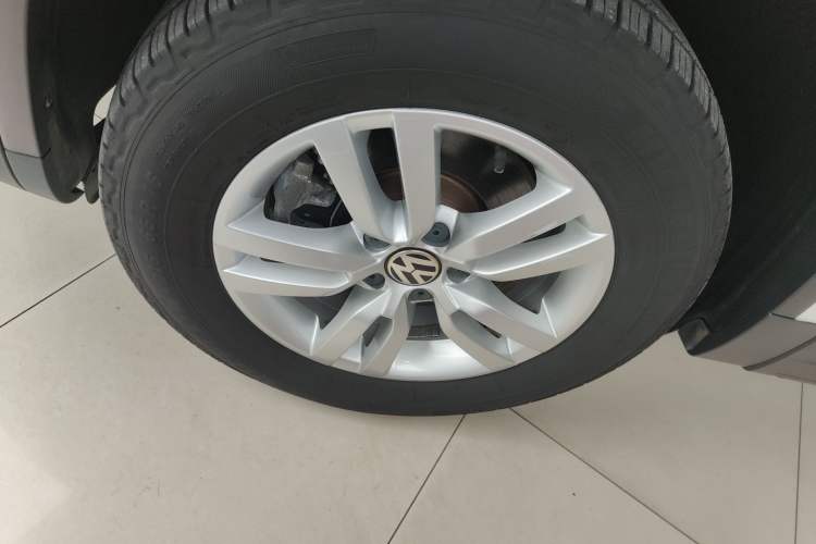 Used Volkswagen Tiguan 2016 300TSI Automatic Two-Wheel Drive Trend Edition Left Front Wheel Hub