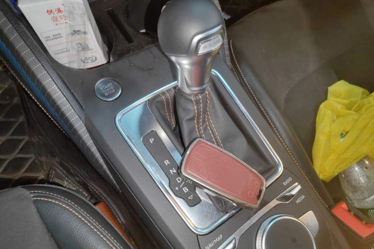 Used Audi Q2L e-tron 2022 Q2L e-tron Pure Electric Smart Enjoyment Model Gear Lever