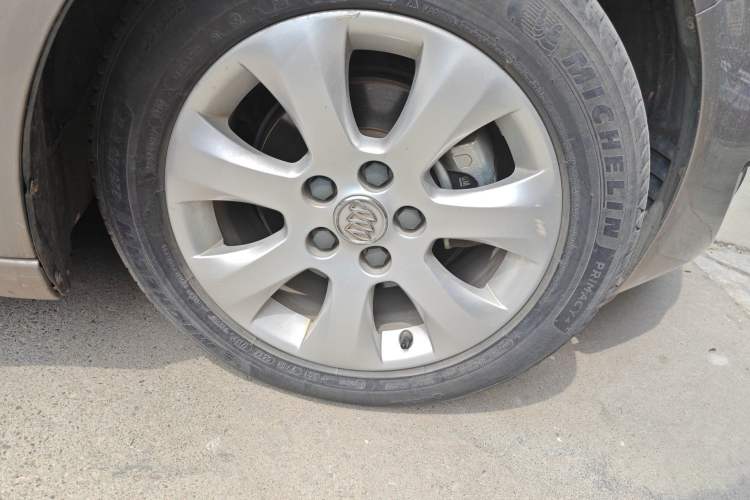 Used Buick Regal 2014 2.0L Elite Fashion Edition Right Front Wheel Hub