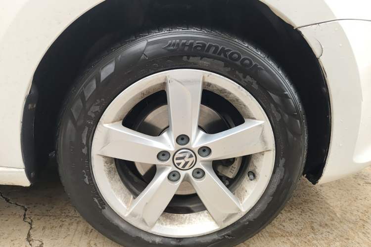 Used Volkswagen Santana 2013 1.6L Automatic Comfort Edition Right Front Wheel Hub