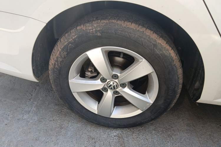 Used Volkswagen Lavida 2017 1.6L Automatic Comfort Edition
