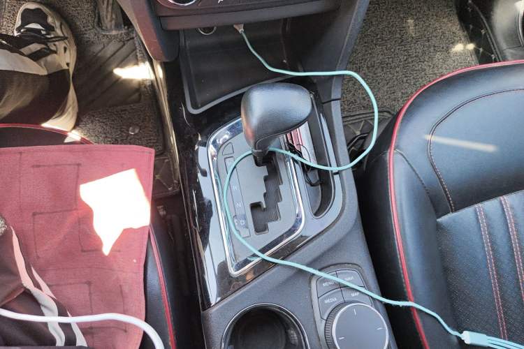 Used Soueast DX7 2017 1.5T Automatic Luxury Model Gear Lever