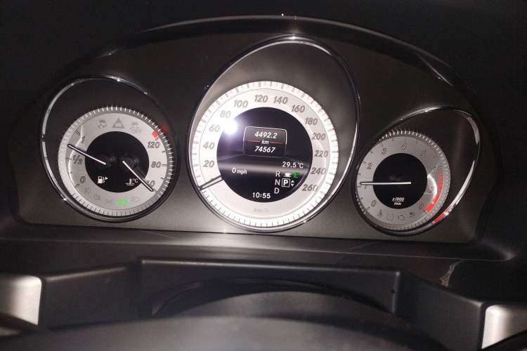 Used Mercedes-Benz GLK-Class 2013 GLK 300 4MATIC Fashion Model Odometer Close Up