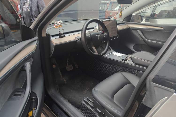 Used Tesla Model Y 2022 Rear-Wheel-Drive Version
