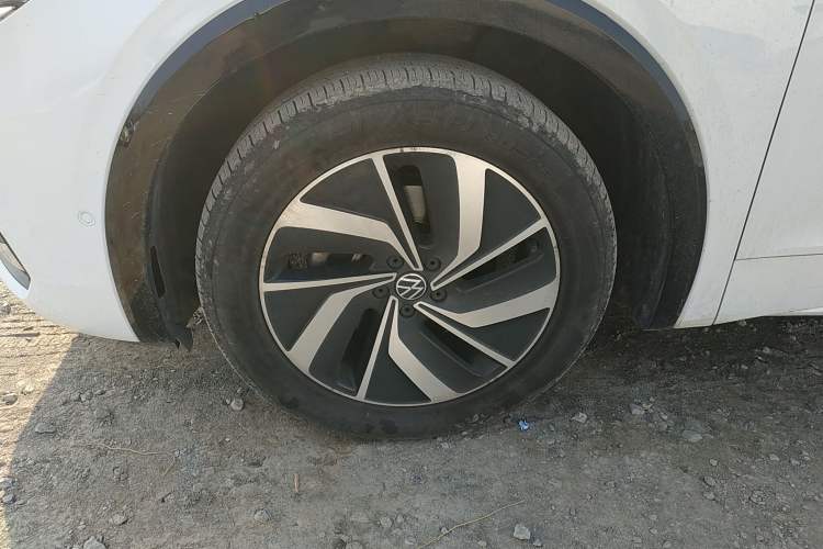 Used Volkswagen Viloran 2023 Facelift 330TSI Luxury Edition Left Front Wheel Hub