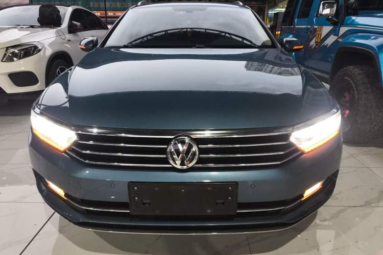 Used Volkswagen Variant 2018 380TSI Two-Wheel Drive Comfort Edition
